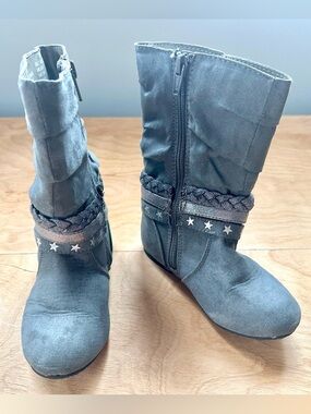 Toddler Girls Gray Mid Calf Boots Size 9 Star Strap Side Zip Faux Suede